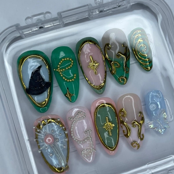 Angel.xpress Other - Elegant Gold and Green Nail Art Set